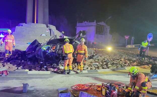 Terrible accidente con mujer atrapada el ocurrido ayer por la mañana en la rotonda para llegar a Mislata desde la V-30. 