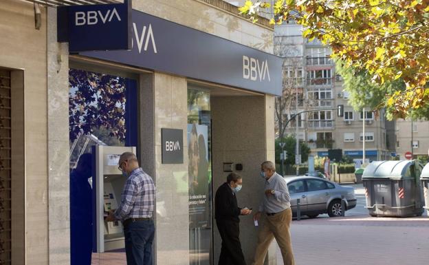 El truco para dejar de pagar la comisión por mantenimiento del BBVA