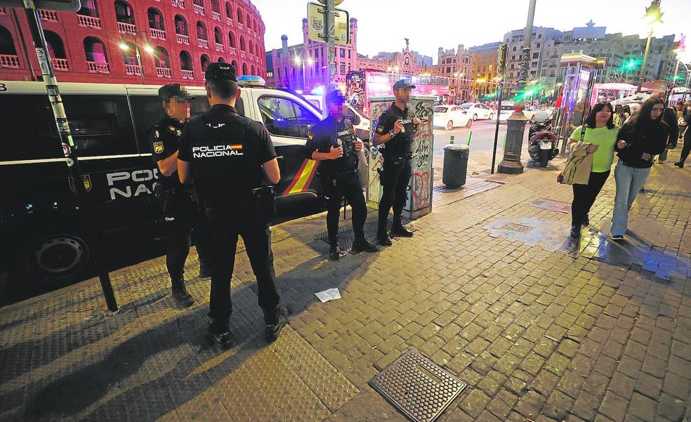 La Policía mantendrá los controles durante Navidad en las zonas de peleas de Valencia