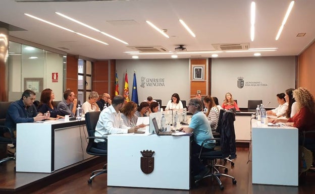 Riba-roja reclama una Escuela Oficial de Idiomas y ofrece cuatro edificios municipales