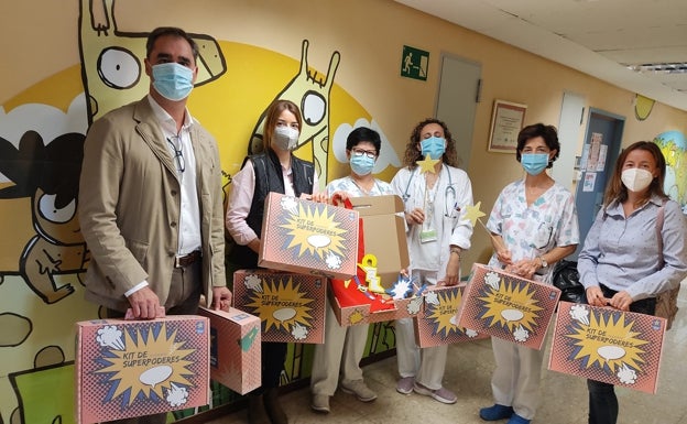 'Kits de superpoderes' para los niños ingresados en el Hospital de Xàtiva
