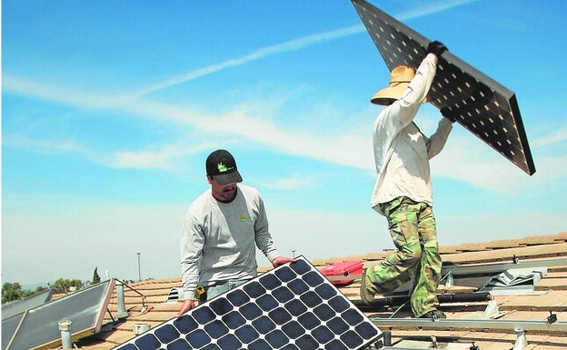 El auge del autoconsumo energético no compensa el bloqueo de las grandes plantas