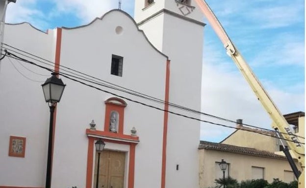 Otos celebra el día de la patrona con la bendición de la la iglesia tras su restauración