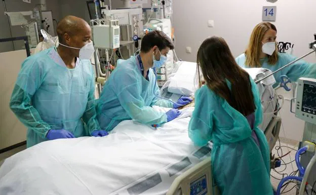 UGT reconoce la labor de los profesionales sanitarios durante la pandemia y de Cándido Méndez