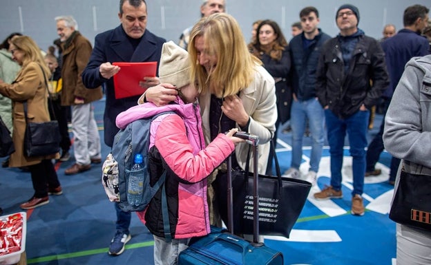 Medio centenar de niños ucranianos huyen de la guerra y el frío en Valencia