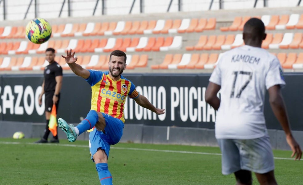 Gayà reaparece en la segunda victoria 'mundialista' del Valencia