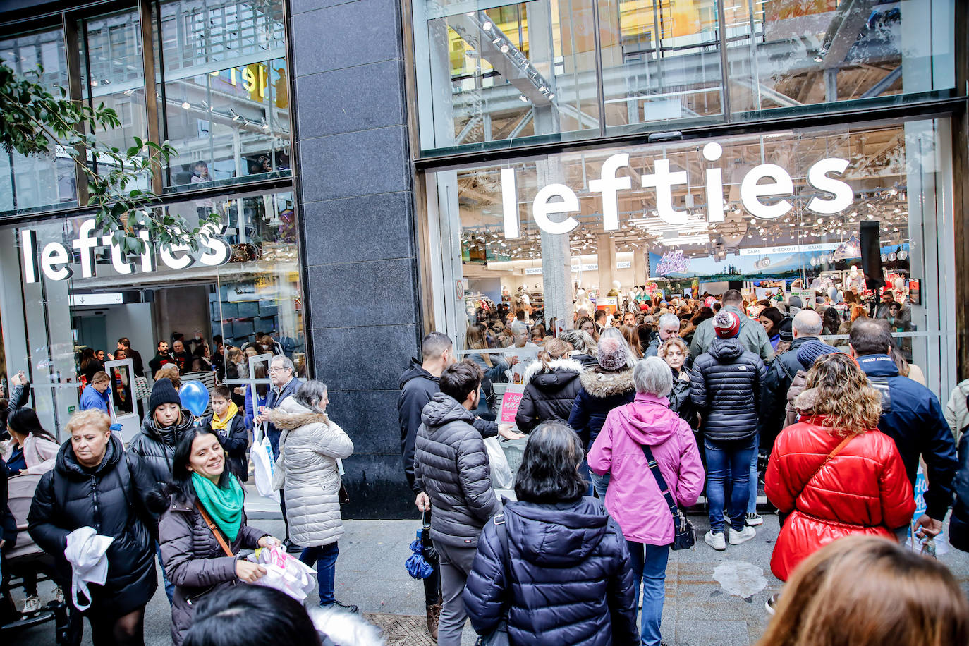 Inditex reta a Primark con la apertura del mayor Lefties del mundo en la calle Montera de Madrid