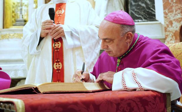 Dedicatoria de Benavent en el Libro de Honor de la Basílica de la Virgen de los Desamparados