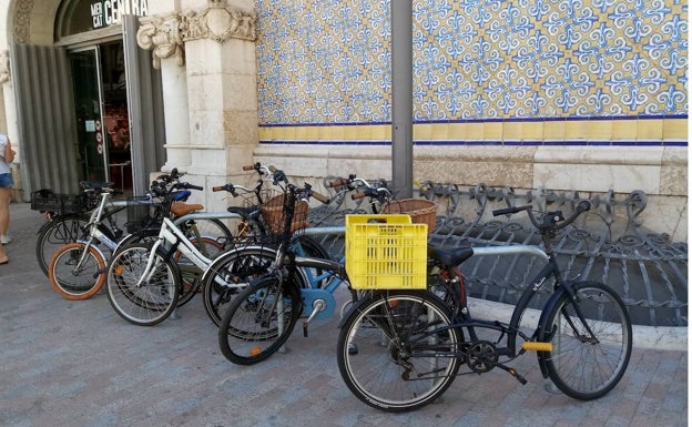 Un informe municipal halla deficiencias en la torre y la Sala Dorada de la Lonja de Valencia