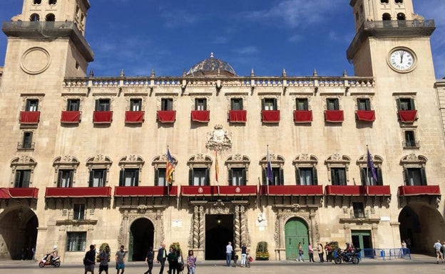 El pueblo de Alicante, la Policía Local, el IES Jorge Juan y el doctor Balmis recibirán la Medalla de la Ciudad