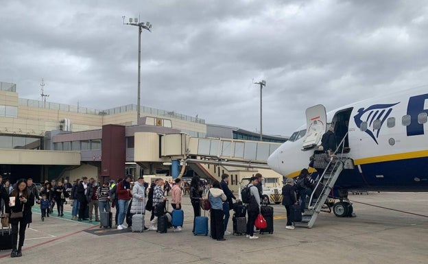 «Somos rehenes en el avión»