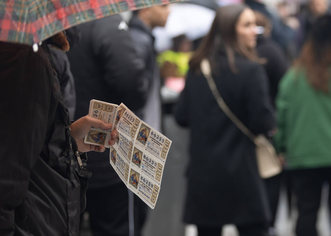 Cómo evitar problemas si compartes lotería premiada