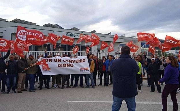 Los 'collidors' de naranjas suspenden la huelga que ha empezado hoy y vuelven a negociar