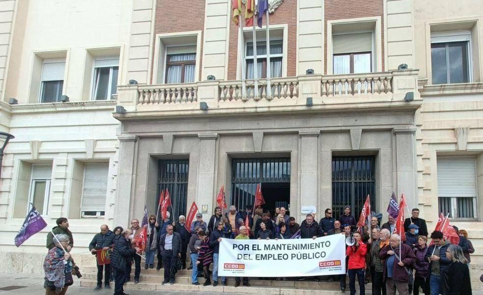 Protesta de los empleados de La Marina para que se aclare su futuro laboral