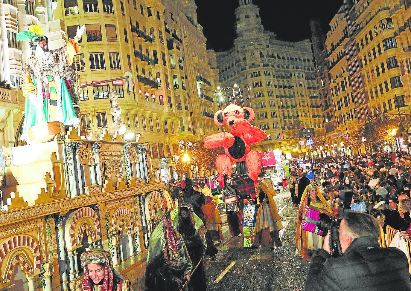Ribó expulsa también de la Cabalgata de Reyes de Valencia a los comerciantes del centro