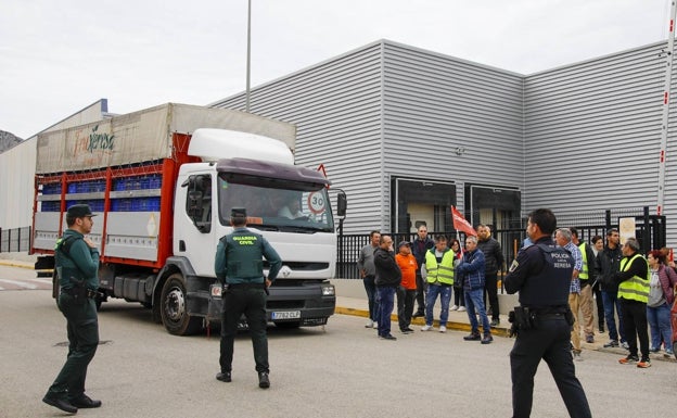 Los 'collidors' de naranjas vuelven a romper las negociaciones y retoman mañana la huelga