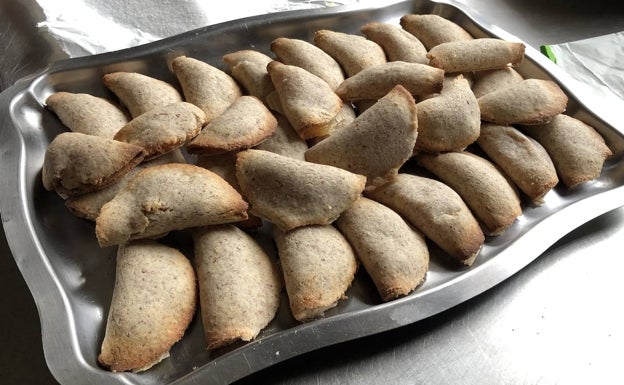 Pastissets de almendra, bocado típico de las fiestas