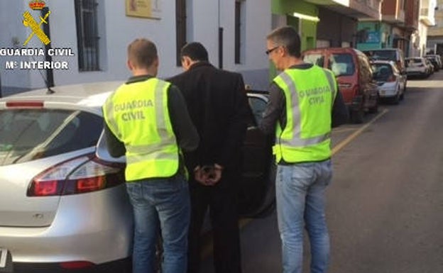 Detenido por exhibicionismo tras masturbarse junto a un parque infantil