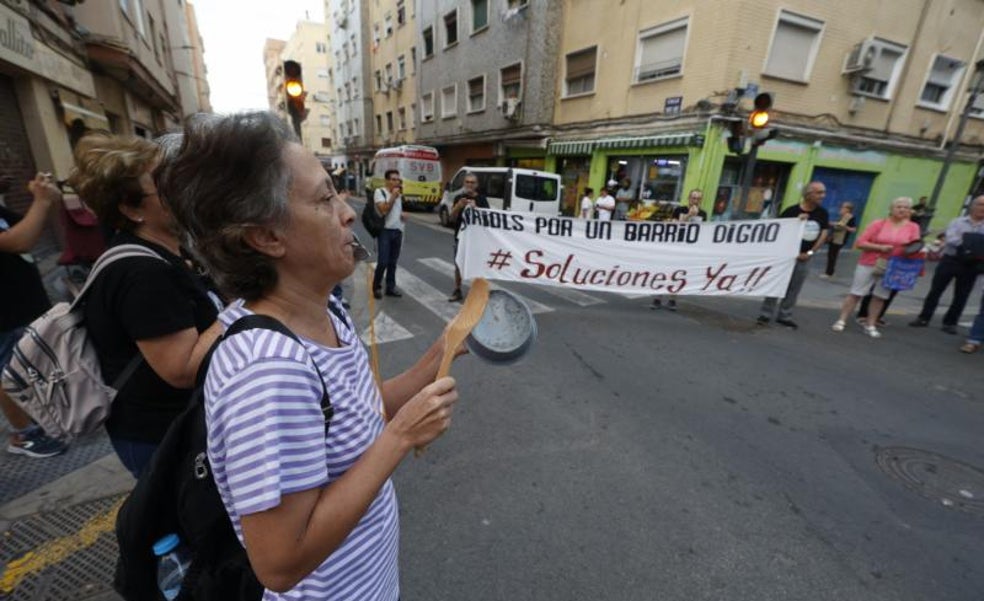 Arde por cuarta vez en un mes un piso en un edificio okupado en Orriols