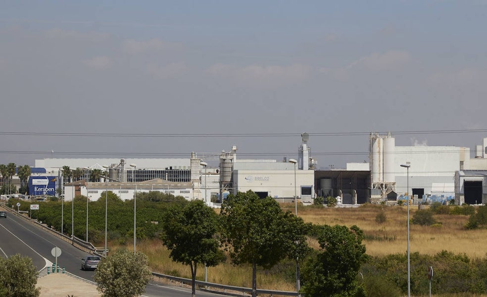 El azulejo arremete contra con el Gobierno por la demora en activar ayudas para el sector