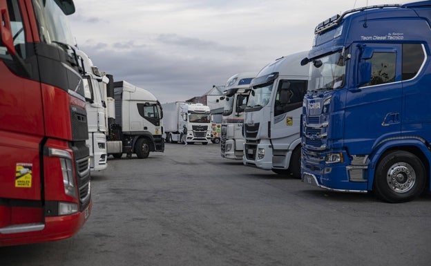 Los transportistas valencianos piden que se prorrogue la bonificación del combustible