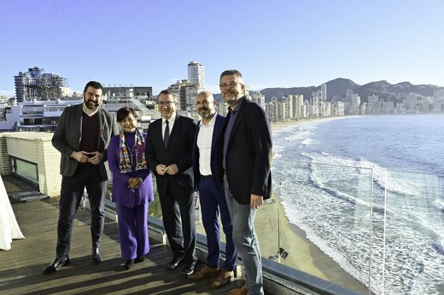 Benidorm renuncia a colgar la bandera azul en sus playas tras perder la de Poniente en 2022