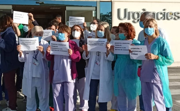 Los sanitarios de La Fe estallan: «Esto se ha quedado pequeño, no podemos con tantos pacientes»