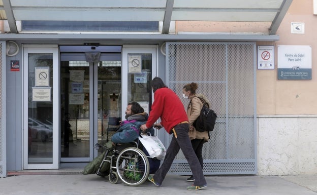 La gripe y el cierre de centros de salud retrasa un millar de operaciones en la Comunitat Valenciana