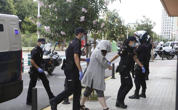 El jurado declara culpable a la mujer acusada de asesinar a su marido discapacitado y enterrarlo