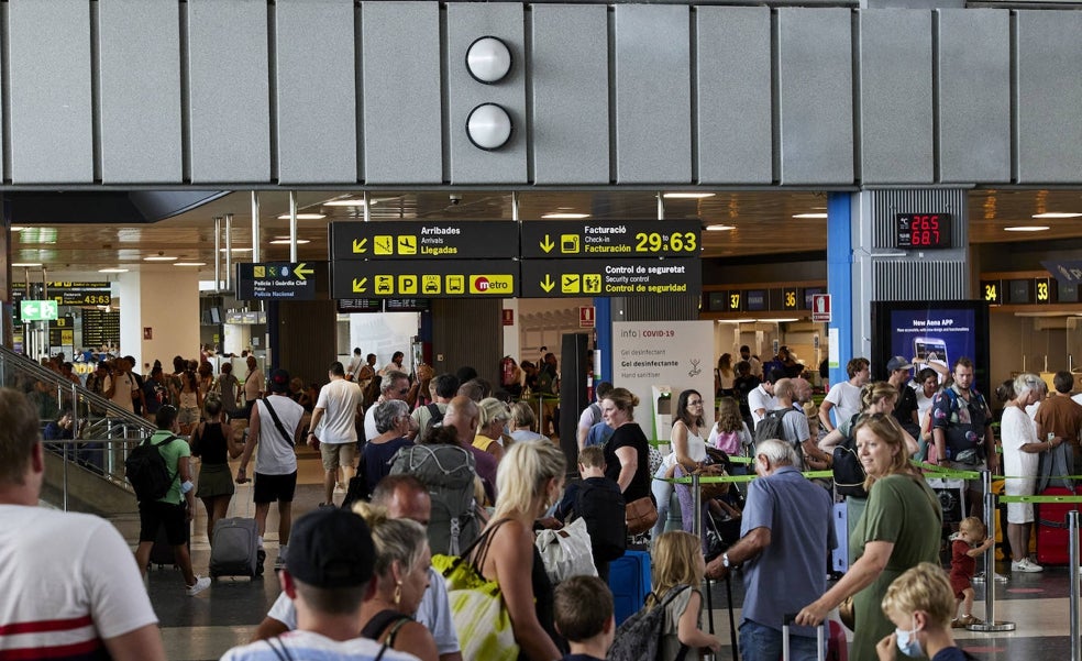Los aeropuertos afrontan 17 días de huelga en Navidad por los paros de tres aerolíneas
