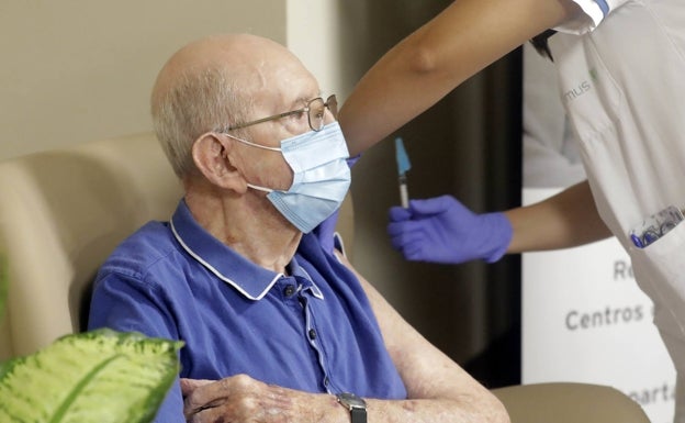 Los médicos temen que la escasa vacunación contra la gripe agrave la saturación de los hospitales