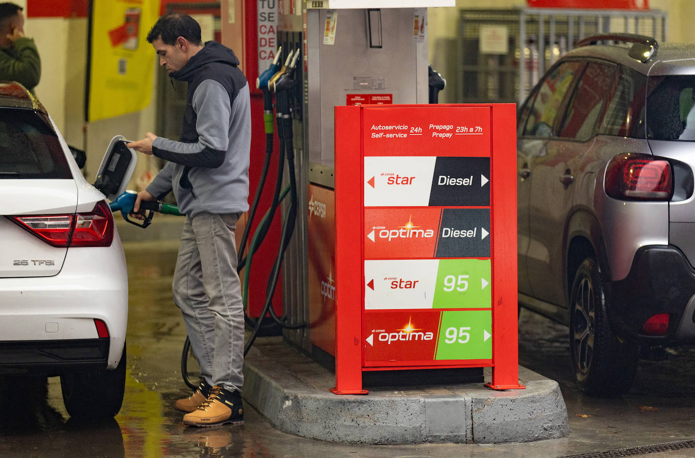 La gasolina y el diésel más baratos señalan la decisión sobre el descuento de los 20 céntimos