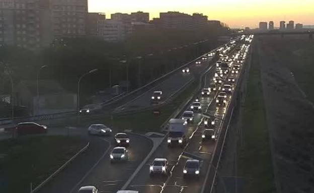 Más de 12 kilómetros de atascos en las entradas y salidas a Valencia