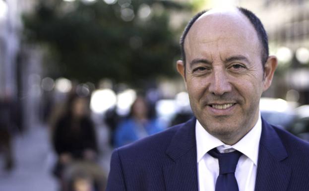 El economista Gonzalo Bernardos adelanta la decisión del Gobierno sobre la subvención de 20 céntimos en el precio de la gasolina