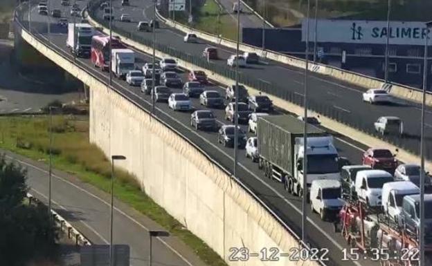 La Operación Salida de Navidad arranca con atascos en la Pista de Silla