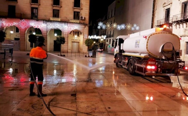 44 equipos mecanizados refuerzan la limpieza de Alicante durante las Navidades