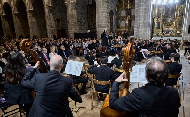 Gran debut de la Orquesta Sinfónica Victoria Fernández, cofundadora de Vicky Foods en los 50