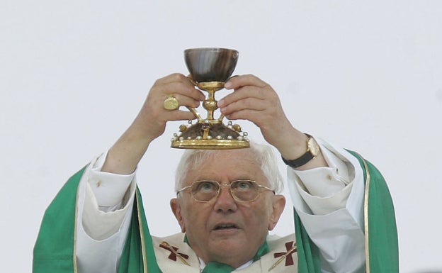 Benedicto XVI en Valencia: los detalles de una misa muy de la tierra