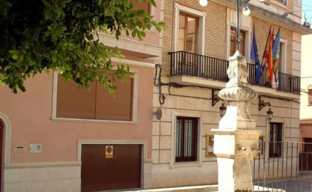 El atraco en la Llosa de Ranes saca a la luz los problemas para contar con agentes de Policía Local