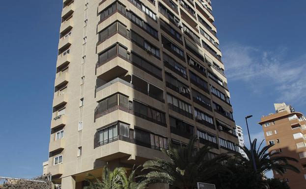 Detenido por la muerte de su novia al caer desde un sexto piso en Benidorm