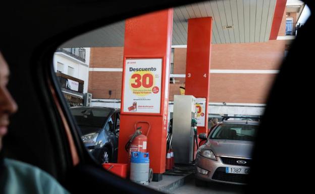 Los descuentos en gasolina de Repsol, Cepsa, Shell, Carrefour o Alcampo a partir del 1 de enero