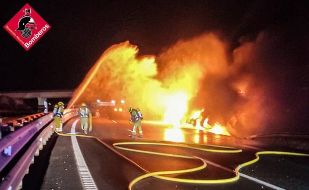 Un incendio sin heridos calcina un camión en la autovía A-31