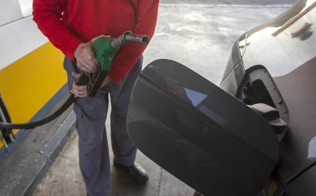 La última caída del precio de la gasolina antes de decir adiós al descuento del Gobierno