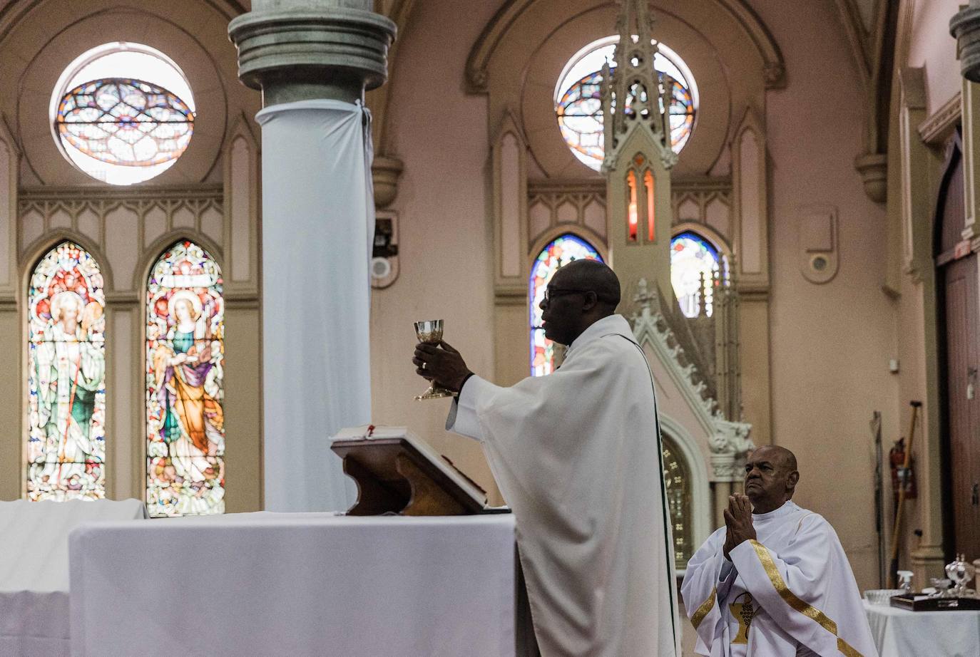 Primeras imágenes de los restos mortales de Benedicto XVI en la capilla del Monasterio Mater Ecclesiae