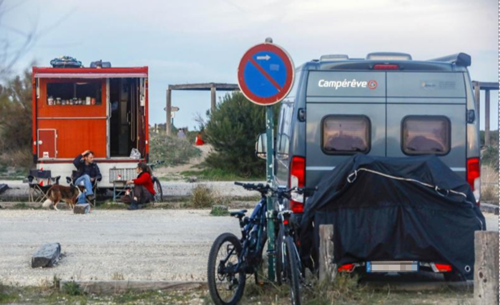 Decenas de caravanas toman desde hace días el parque natural del Saler