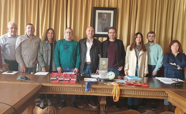 La Llosa de Ranes reconoce a los campeones de ornitología y pesca