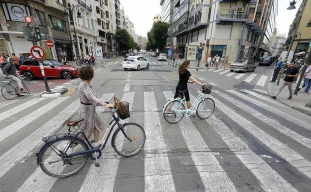 Así será la calle Colón que quiere Grezzi: más carril bici, aceras sin obstáculos y más semáforos en rojo