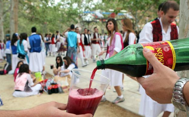 Los jóvenes valencianos, los primeros en consumir alcohol y tabaco de toda España