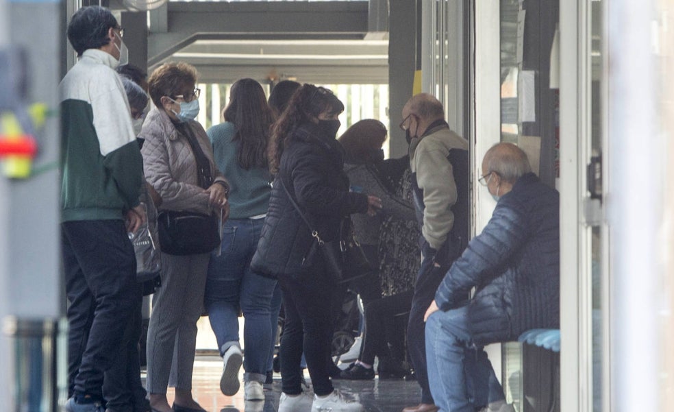 Los médicos de Primaria dejarán de dar bajas a pacientes que no atiendan personalmente