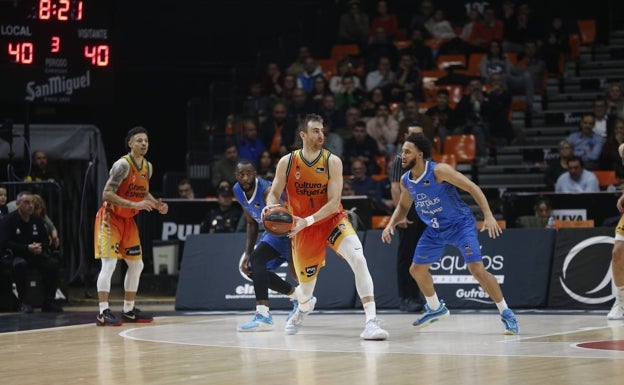 Claver sufre una fractura costal y estará varias semanas de baja con el Valencia Basket